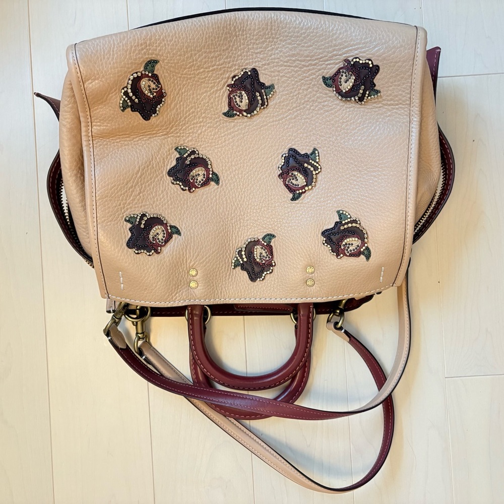 Retail Coach 1941 Rogue 30 Beechwood with leather appliqué rhinestone. - Picture 3 of 16